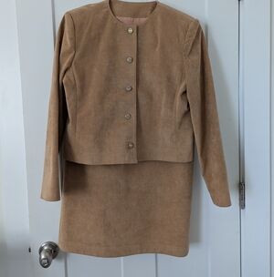 Ladies 2 Pc. Ultrasuede Jacket And Skirt Size Small.